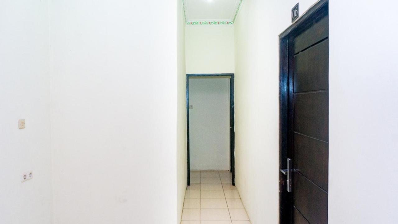 Reddoorz Near Sentani Airport Jayapura Hotel Kültér fotó