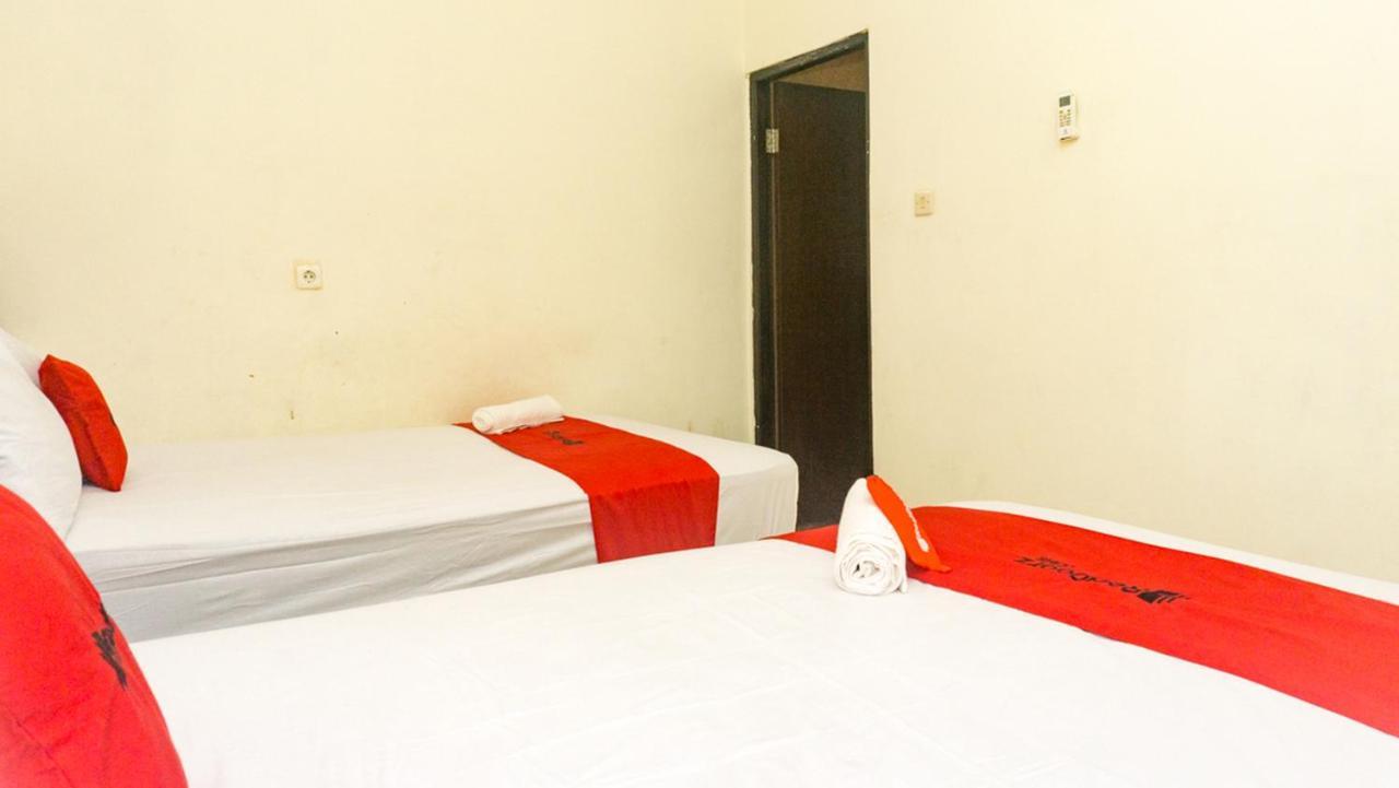Reddoorz Near Sentani Airport Jayapura Hotel Kültér fotó